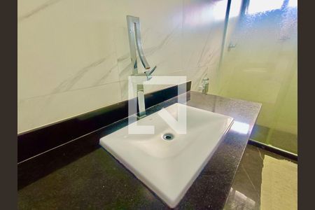 Apartamento à venda com 280m², 4 quartos e 3 vagas Apartamento à venda com 280m², 4 quartos e 3 vagasSuíte 2 banheiro