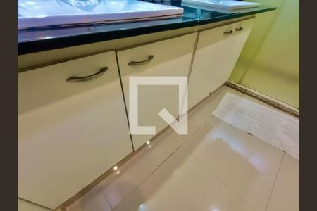 Apartamento à venda com 280m², 4 quartos e 3 vagas Apartamento à venda com 280m², 4 quartos e 3 vagasSuíte 1 banheiro