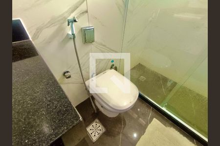 Apartamento à venda com 280m², 4 quartos e 3 vagas Apartamento à venda com 280m², 4 quartos e 3 vagasSuíte 2 banheiro