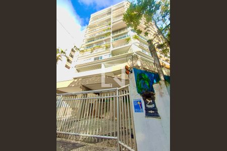 Apartamento à venda com 280m², 4 quartos e 3 vagas Apartamento à venda com 280m², 4 quartos e 3 vagasFachada com cartaz QA.