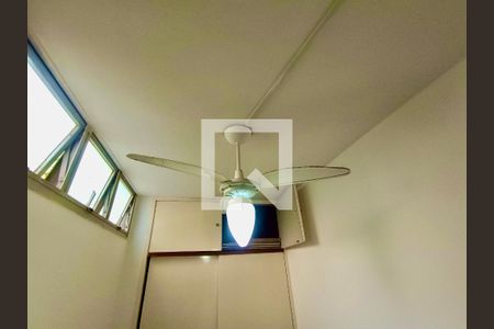 Apartamento à venda com 280m², 4 quartos e 3 vagas Apartamento à venda com 280m², 4 quartos e 3 vagasQuarto serviço 1