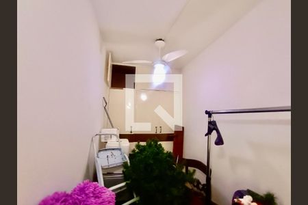 Apartamento à venda com 280m², 4 quartos e 3 vagas Apartamento à venda com 280m², 4 quartos e 3 vagasQuarto serviço 2