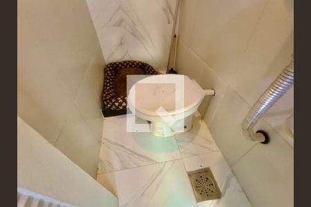 Apartamento à venda com 280m², 4 quartos e 3 vagas Apartamento à venda com 280m², 4 quartos e 3 vagasBanheiro serviço