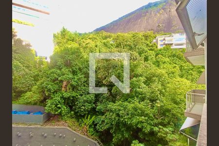 Apartamento à venda com 280m², 4 quartos e 3 vagas Apartamento à venda com 280m², 4 quartos e 3 vagasÁrea serviço vista