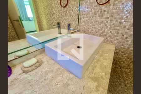 Apartamento à venda com 280m², 4 quartos e 3 vagas Apartamento à venda com 280m², 4 quartos e 3 vagasLavabo