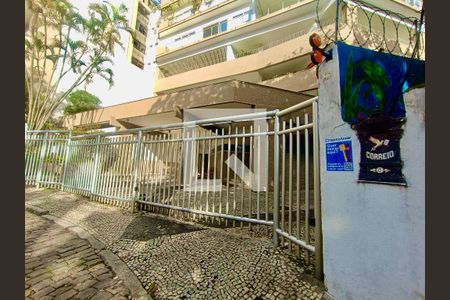 Apartamento à venda com 280m², 4 quartos e 3 vagas Apartamento à venda com 280m², 4 quartos e 3 vagasFachada com cartaz QA.