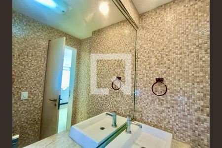 Apartamento à venda com 280m², 4 quartos e 3 vagas Apartamento à venda com 280m², 4 quartos e 3 vagasLavabo