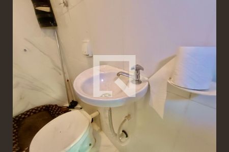 Apartamento à venda com 280m², 4 quartos e 3 vagas Apartamento à venda com 280m², 4 quartos e 3 vagasBanheiro serviço