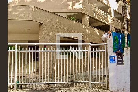 Apartamento à venda com 280m², 4 quartos e 3 vagas Apartamento à venda com 280m², 4 quartos e 3 vagasFachada com cartaz QA.