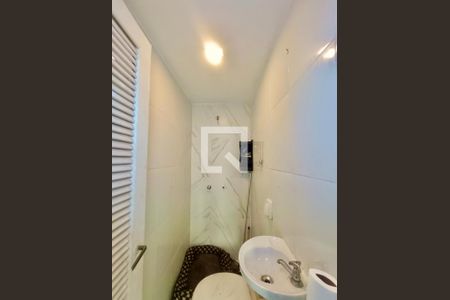 Apartamento à venda com 280m², 4 quartos e 3 vagas Apartamento à venda com 280m², 4 quartos e 3 vagasBanheiro serviço