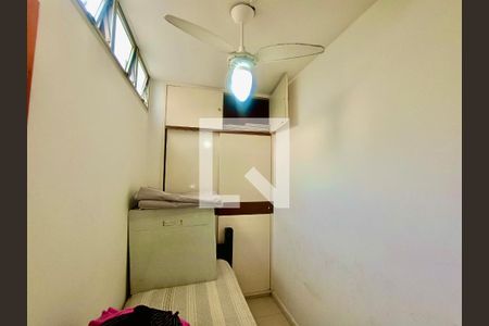 Apartamento à venda com 280m², 4 quartos e 3 vagas Apartamento à venda com 280m², 4 quartos e 3 vagasQuarto serviço 1