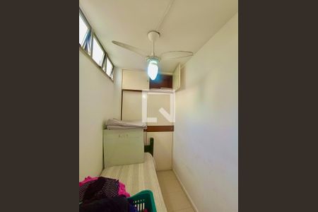 Apartamento à venda com 280m², 4 quartos e 3 vagas Apartamento à venda com 280m², 4 quartos e 3 vagasQuarto serviço 1