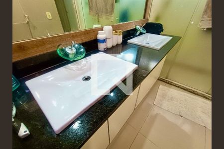 Apartamento à venda com 280m², 4 quartos e 3 vagas Apartamento à venda com 280m², 4 quartos e 3 vagasSuíte 1 banheiro