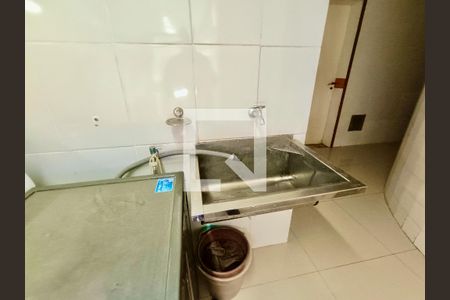 Apartamento à venda com 280m², 4 quartos e 3 vagas Apartamento à venda com 280m², 4 quartos e 3 vagasÁrea serviço