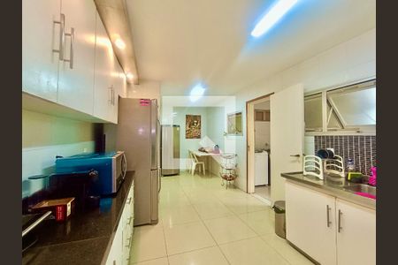 Apartamento à venda com 280m², 4 quartos e 3 vagas Apartamento à venda com 280m², 4 quartos e 3 vagasCopa / Cozinha