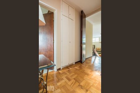 Casa à venda com 250m², 4 quartos e 4 vagasCorredor Quartos