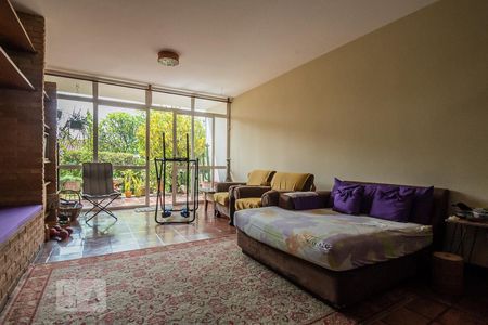 Casa à venda com 250m², 4 quartos e 4 vagasSala de TV