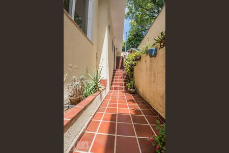 Casa à venda com 250m², 4 quartos e 4 vagasCorredor Lateral