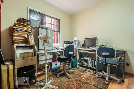 Casa à venda com 250m², 4 quartos e 4 vagasEscritório