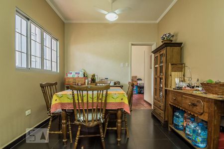 Casa à venda com 250m², 4 quartos e 4 vagasCozinha