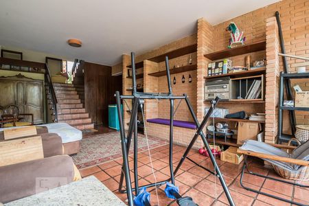 Casa à venda com 250m², 4 quartos e 4 vagasSala de TV