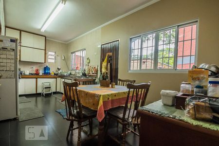 Casa à venda com 250m², 4 quartos e 4 vagasCozinha