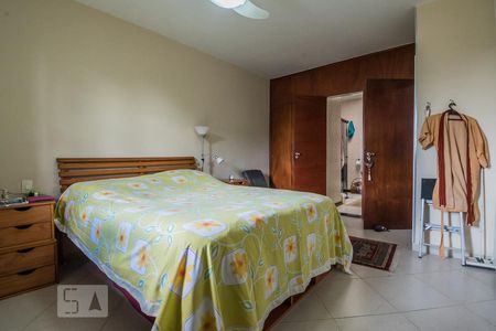 Casa à venda com 250m², 4 quartos e 4 vagasSuíte 