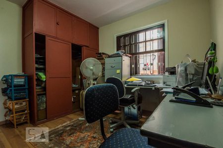 Casa à venda com 250m², 4 quartos e 4 vagasEscritório