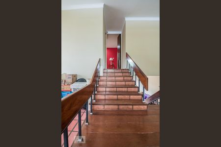 Casa à venda com 250m², 4 quartos e 4 vagasEscada