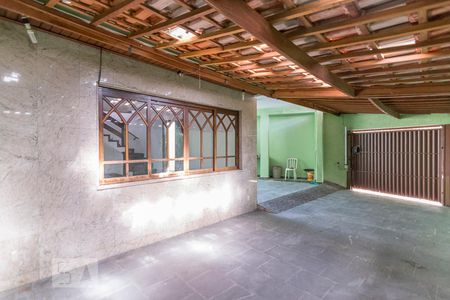 Casa à venda com 121m², 3 quartos e 4 vagas Casa à venda com 121m², 3 quartos e 4 vagasGaragem