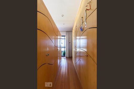 Apartamento à venda com 198m², 3 quartos e 3 vagasCloset