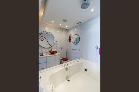 Apartamento à venda com 198m², 3 quartos e 3 vagasBanheiro Suíte 1