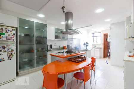 Apartamento à venda com 198m², 3 quartos e 3 vagasCozinha