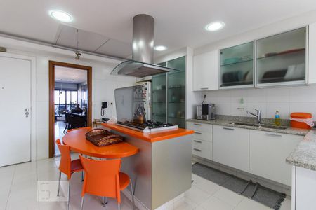 Apartamento à venda com 198m², 3 quartos e 3 vagasCozinha