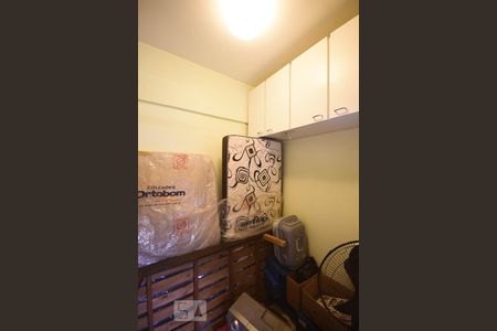 Apartamento à venda com 246m², 3 quartos e 4 vagas Apartamento à venda com 246m², 3 quartos e 4 vagasQuarto de serviço