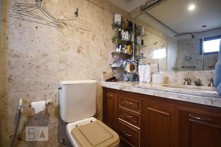 Apartamento à venda com 246m², 3 quartos e 4 vagas Apartamento à venda com 246m², 3 quartos e 4 vagasBanheiro suíte 1