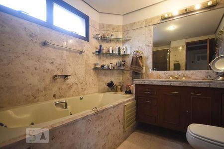 Apartamento à venda com 246m², 3 quartos e 4 vagas Apartamento à venda com 246m², 3 quartos e 4 vagasBanheiro suíte 1