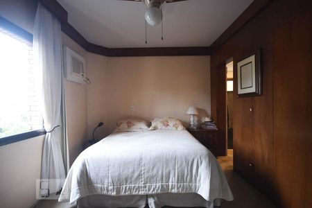 Apartamento à venda com 246m², 3 quartos e 4 vagas Apartamento à venda com 246m², 3 quartos e 4 vagasSuíte