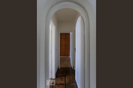 Corredor de apartamento para alugar com 2 quartos, 90m² em Pinheiros, São Paulo