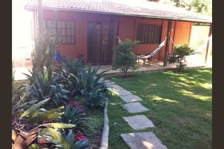 Casa à venda com 70m², 2 quartos e 1 vaga Casa à venda com 70m², 2 quartos e 1 vagaFachada