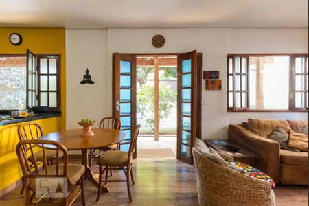 Sala de casa à venda com 2 quartos, 70m² em Ouro Preto, Belo Horizonte