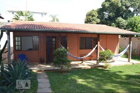 Casa à venda com 70m², 2 quartos e 1 vaga Casa à venda com 70m², 2 quartos e 1 vagaFachada