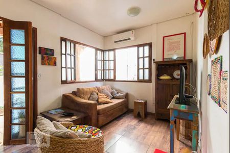 Sala de casa à venda com 2 quartos, 70m² em Ouro Preto, Belo Horizonte