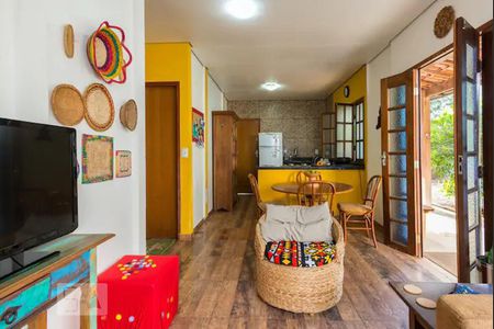Sala de casa à venda com 2 quartos, 70m² em Ouro Preto, Belo Horizonte