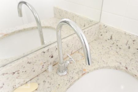 Banheiro  torneira de apartamento para alugar com 2 quartos, 52m² em São Francisco Xavier, Rio de Janeiro