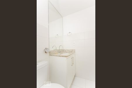 Banheiro  de apartamento para alugar com 2 quartos, 52m² em São Francisco Xavier, Rio de Janeiro