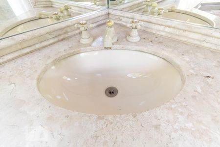 Apartamento à venda com 297m², 3 quartos e 3 vagasBanheiro (Quartos 1 e 2) - Detalhe