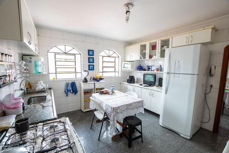 Casa à venda com 270m², 4 quartos e 2 vagas Casa à venda com 270m², 4 quartos e 2 vagasCozinha