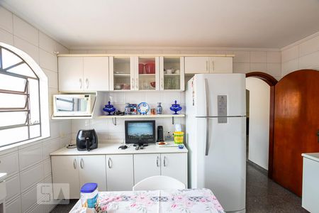 Casa à venda com 270m², 4 quartos e 2 vagas Casa à venda com 270m², 4 quartos e 2 vagasCozinha