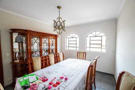 Casa à venda com 270m², 4 quartos e 2 vagas Casa à venda com 270m², 4 quartos e 2 vagasSala de Jantar